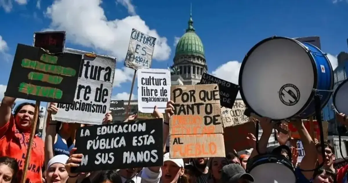 Docentes universitarios convocaron a un paro la semana que viene ...