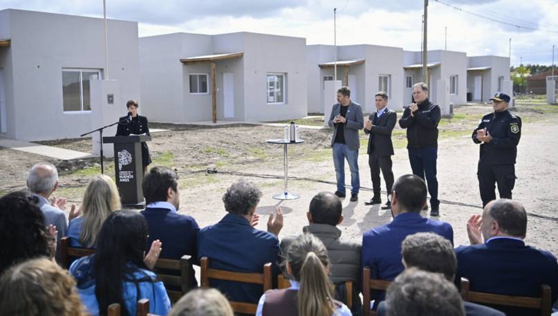 Kicillof entregó viviendas y equipamiento clave para la salud y educación en Adolfo Gonzales Chaves