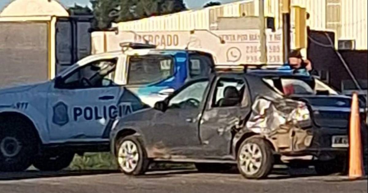 Fuerte choque entre un camión y un auto en el acceso a Junín por Ruta 7 ...