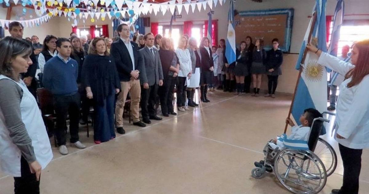 Emotivo acto escolar por el 25 de Mayo | Junín Digital