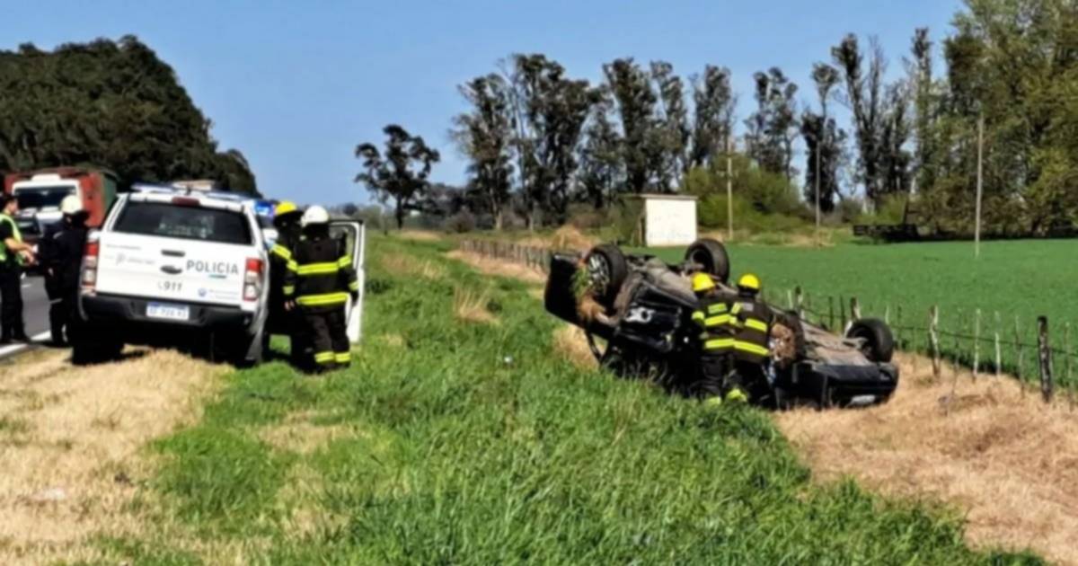 Fuerte choque en la ruta 5 entre un auto y una camioneta | Junín Digital