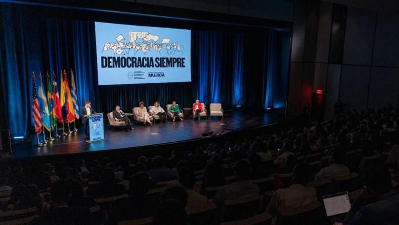 Kicillof participó de la jornada “Democracia siempre" en Nueva York